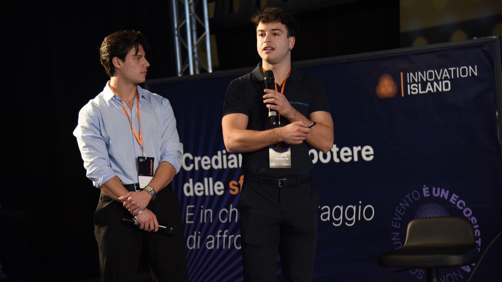 Il team di Selfmotion sul palco del Premio Innovazione Sicilia 2025.
