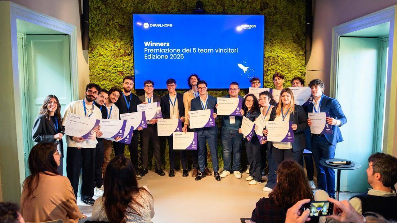 Le cinque squadre vincitrici sul palco della premiazione a Catania, con gli attestati.